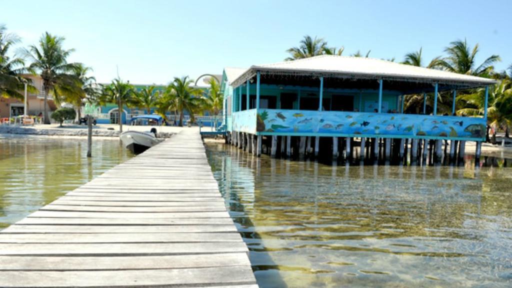 Rainbow Hotel Caye Caulker Kültér fotó